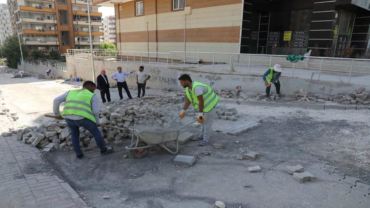 Karaköprü'de Mahalle Sokakları Yenileniyor